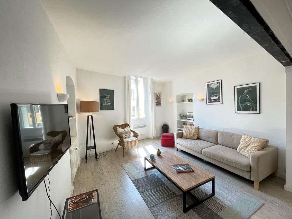 Communal lounge/ TV room, TV and multimedia, Living room