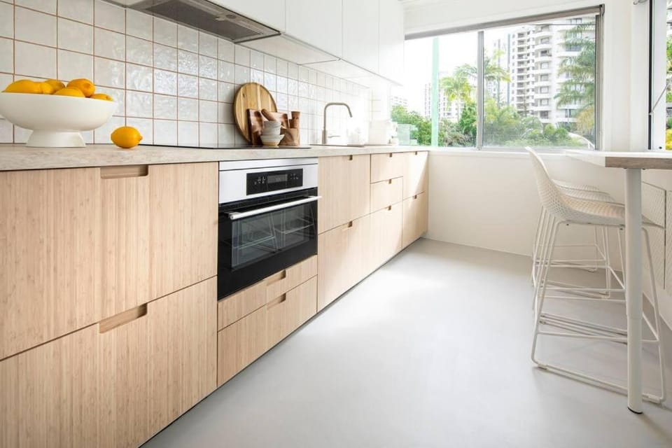 Freddies Pet-Friendly Apt Steps to Beach Apartment in Surfers Paradise