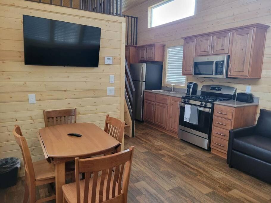 037 Tiny Home nr Grand Canyon South Rim Sleeps 8 House in Grand Canyon National Park