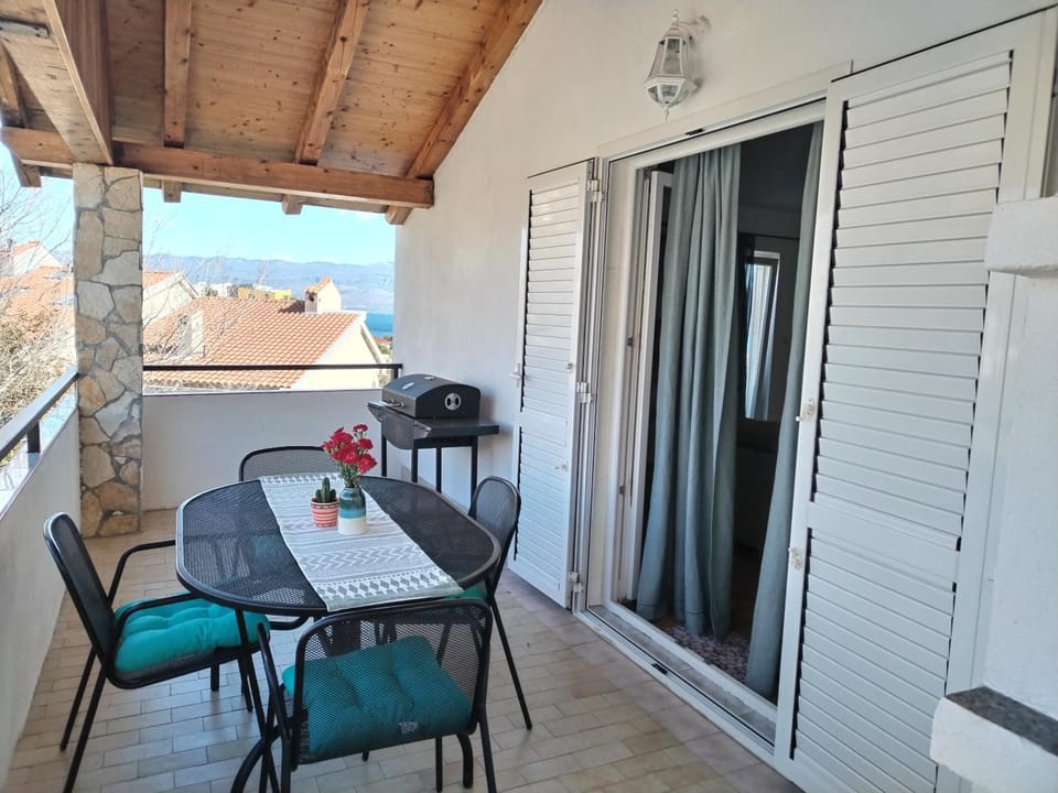 Patio, Day, Natural landscape, View (from property/room), Balcony/Terrace, Living room, Seating area, Dining area