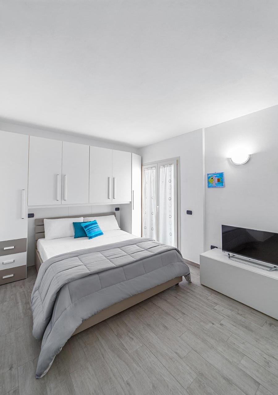 Bed, TV and multimedia