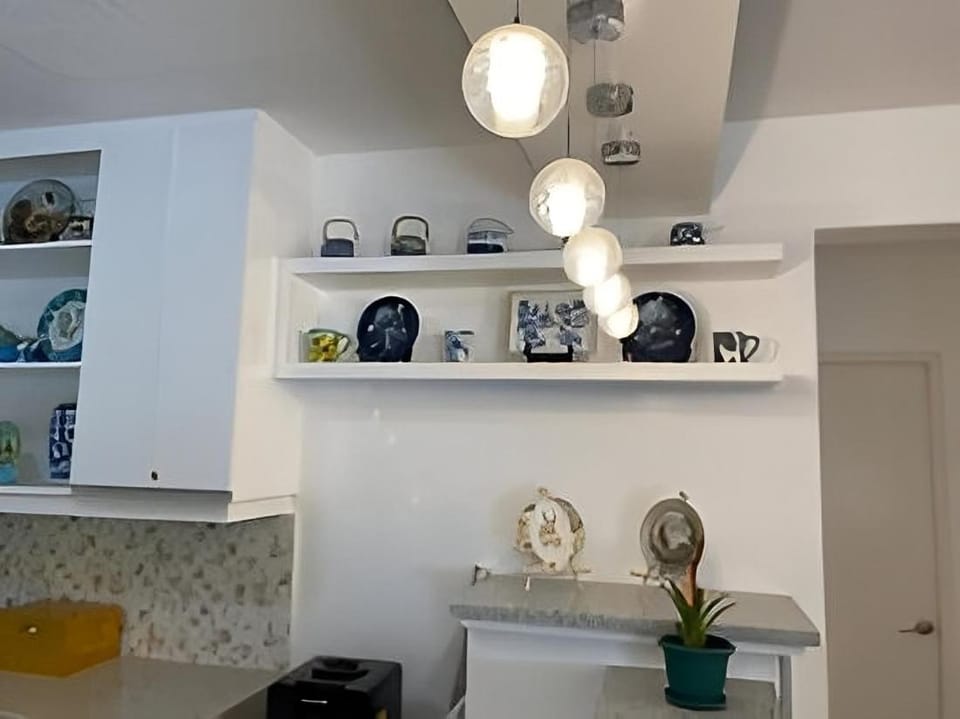 Dining area, minibar