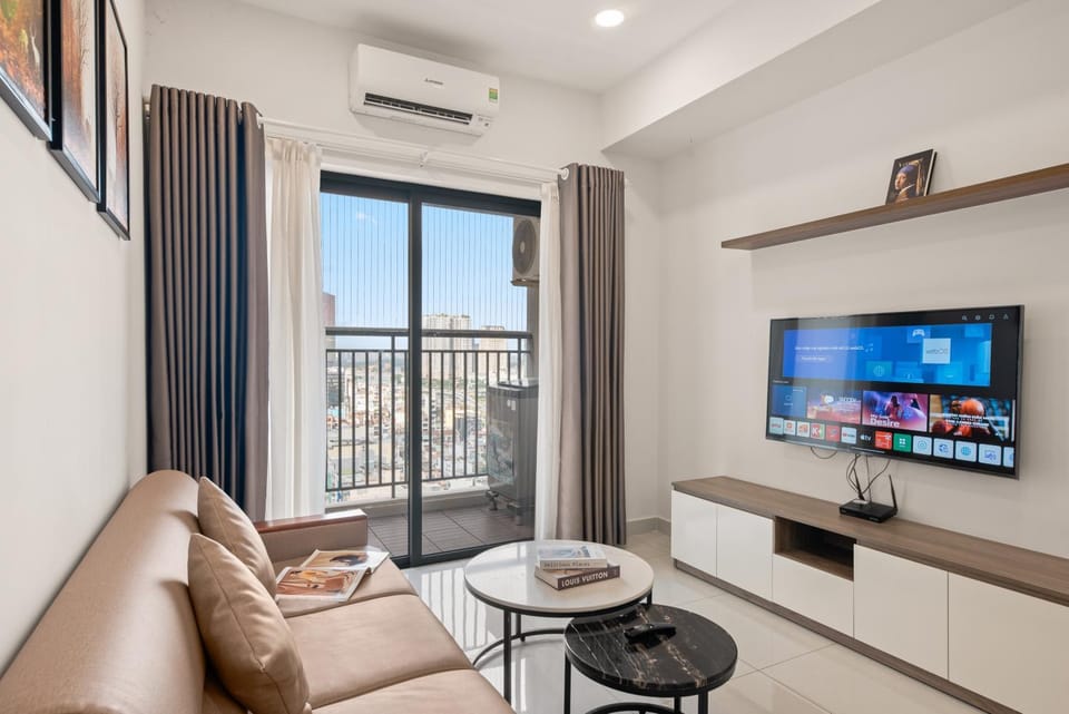 Communal lounge/ TV room, TV and multimedia, View (from property/room), Balcony/Terrace, Living room, Seating area, Dining area, Evening entertainment, air conditioner