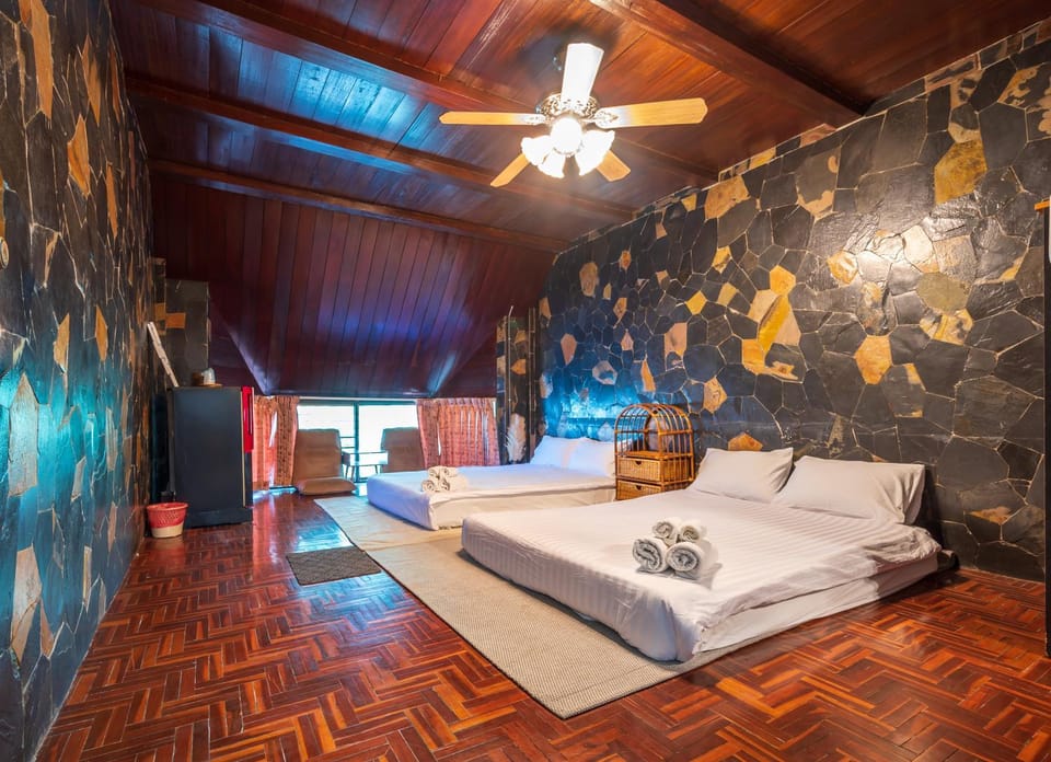 Bed, Photo of the whole room, Bedroom, fireplace