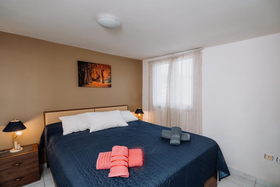 Bed, Photo of the whole room, Bedroom, towels