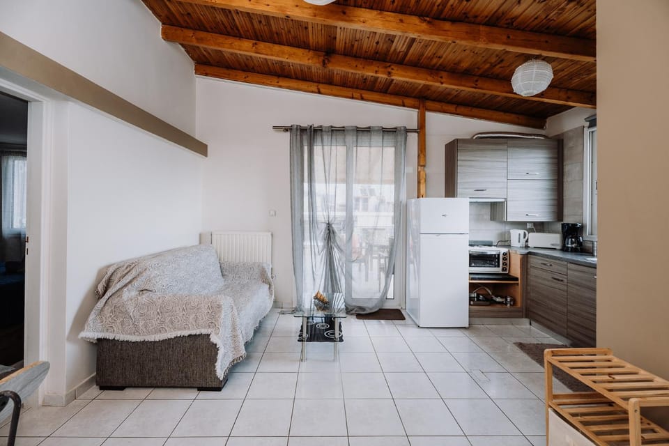 Bed, Kitchen or kitchenette, Seating area, Bedroom, oven, pet friendly, stove