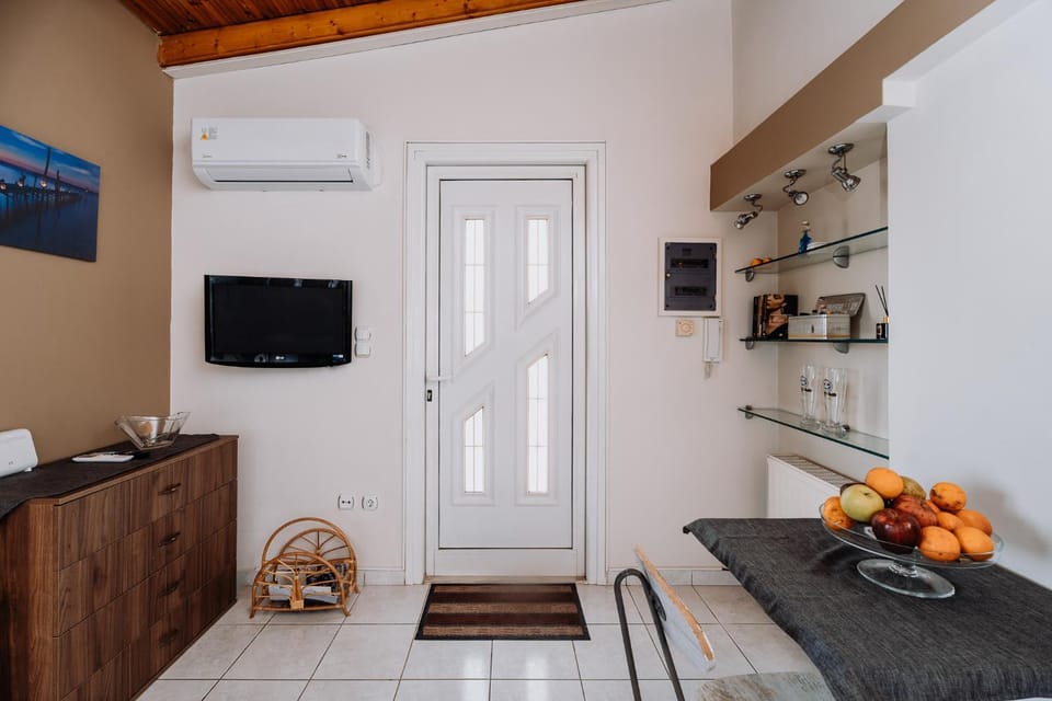 TV and multimedia, Kitchen or kitchenette, oven, pet friendly, air conditioner