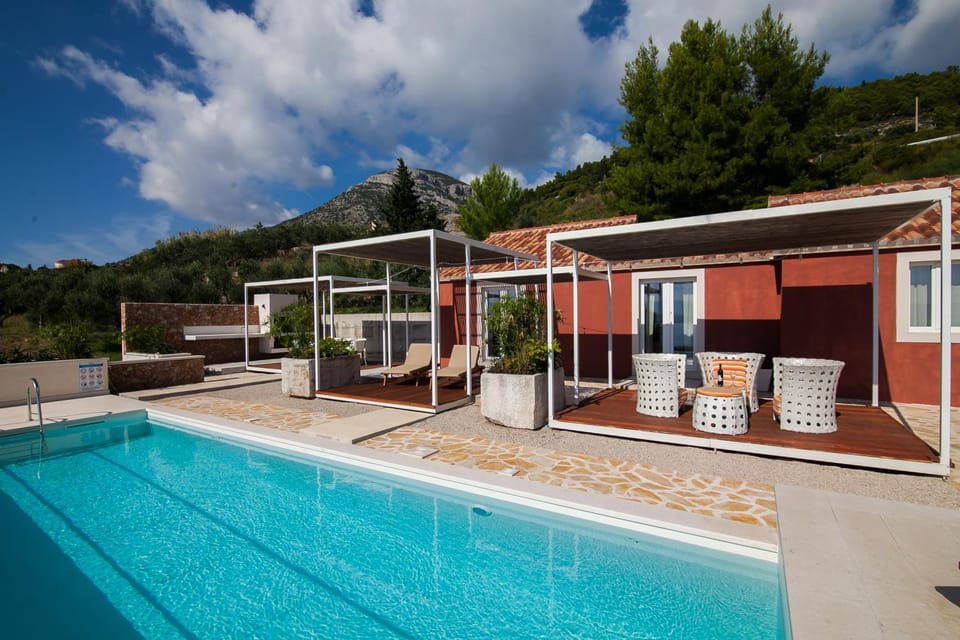 Property building, Day, Swimming pool