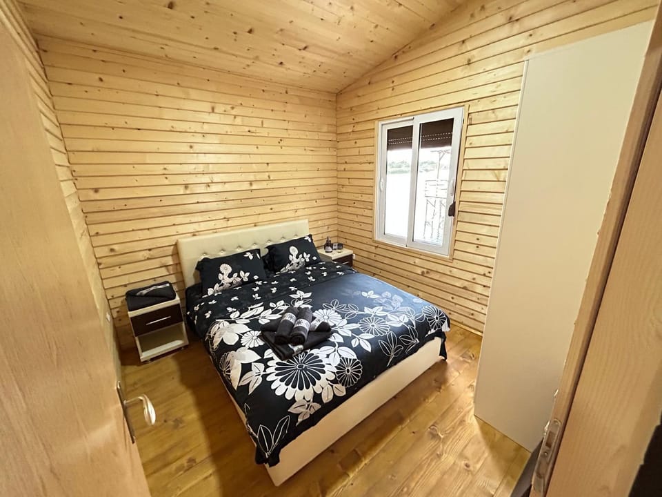 Bed, Photo of the whole room, Bedroom, towels, wardrobe