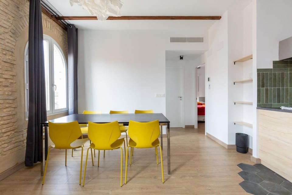 SB2 - Apartamento moderno 2 dormitorios, 4º sin ascensor, muy céntrico Apartment in Zaragoza