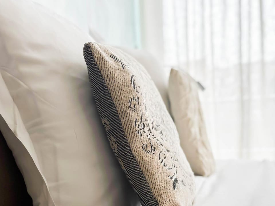 Bed, Living room, Photo of the whole room, Seating area, Bedroom