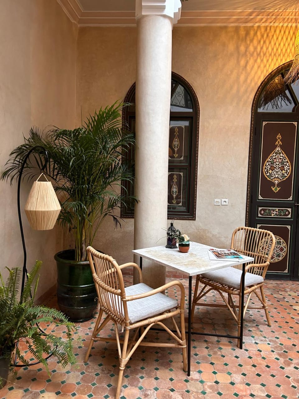 Patio, Day, Seating area, Dining area