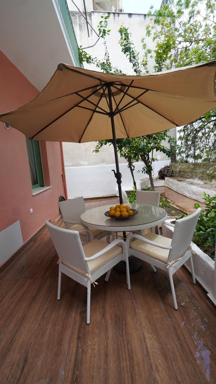 City Break Metro Ambelokipi Apartment in Athens