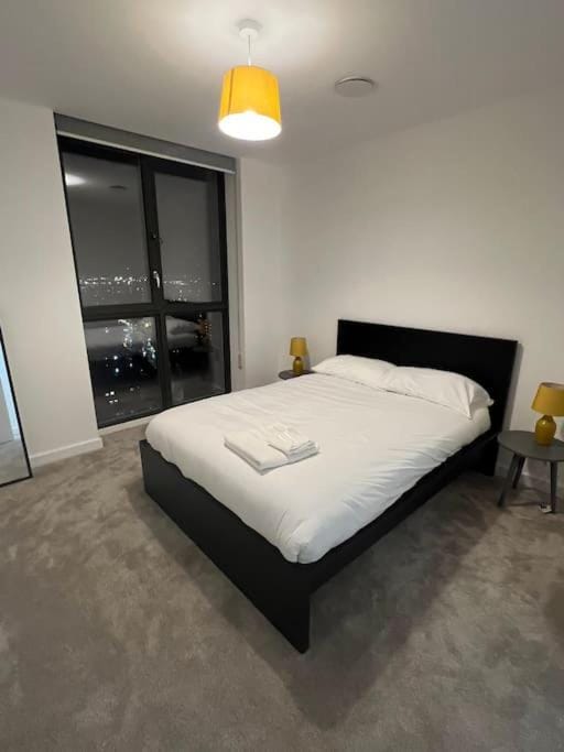 East London penthouse views 2bd Apartment in Barking