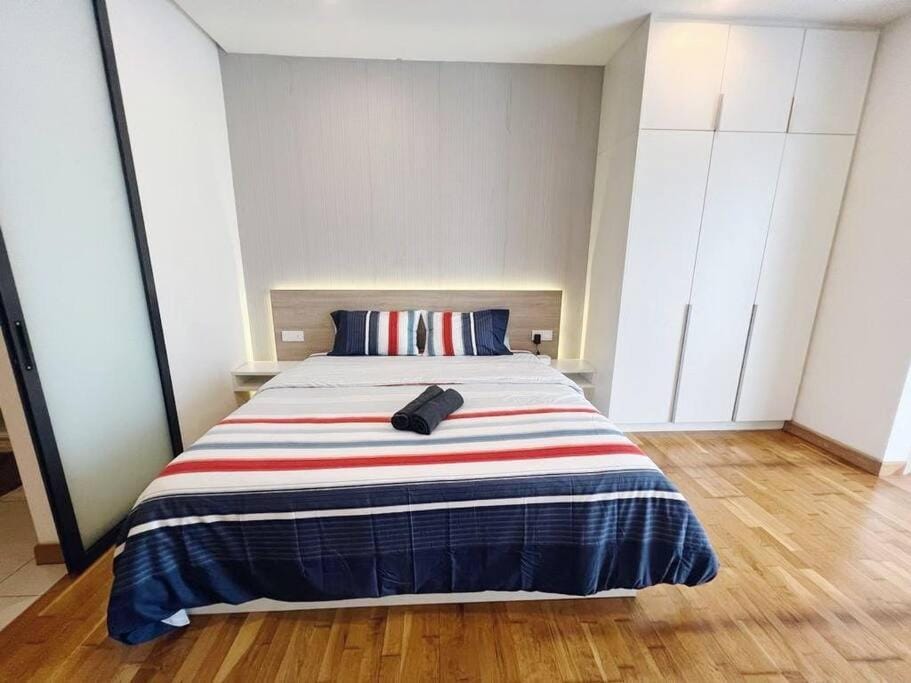 PROMO Connected Train 2 Bedroom ABOVE MALL 289 Apartment in Petaling Jaya