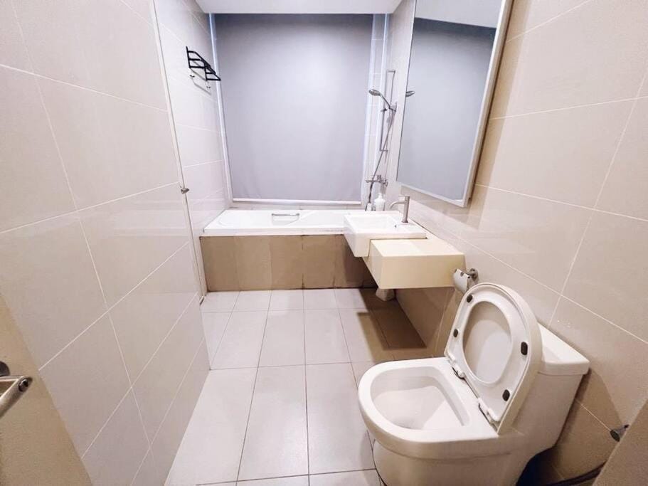 PROMO Connected Train 2 Bedroom ABOVE MALL 289 Apartment in Petaling Jaya