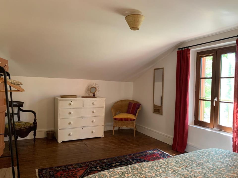 Photo of the whole room, wardrobe
