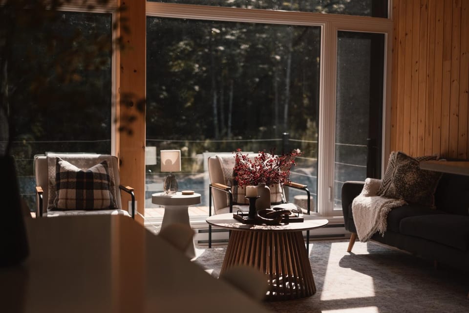 Day, Living room, Seating area