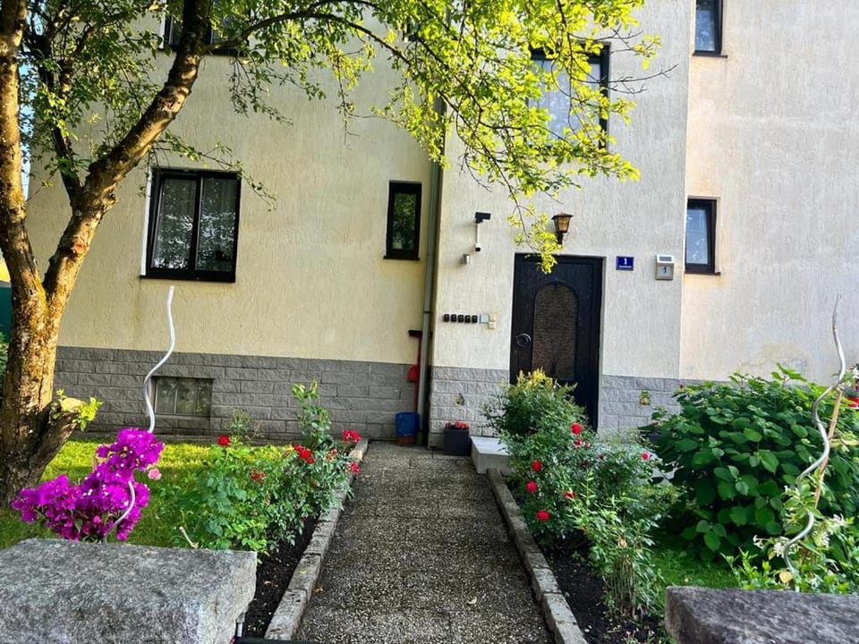 Inner courtyard view