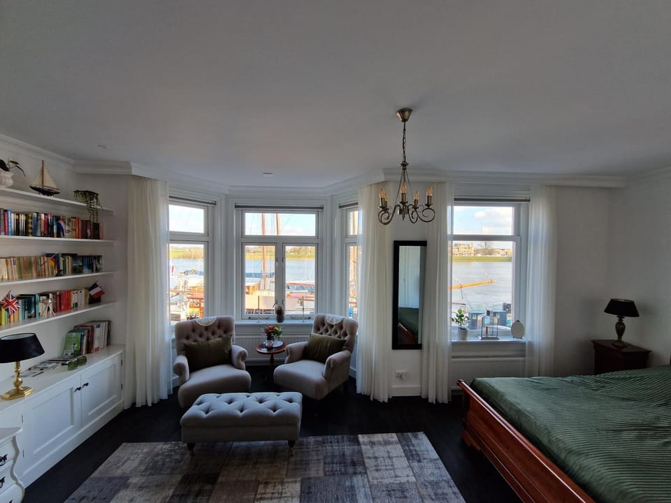 Library, Living room, Seating area