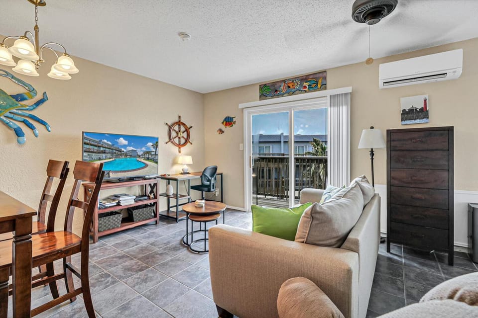 TV and multimedia, Balcony/Terrace, Living room, Seating area, Dining area, furniture, air conditioner
