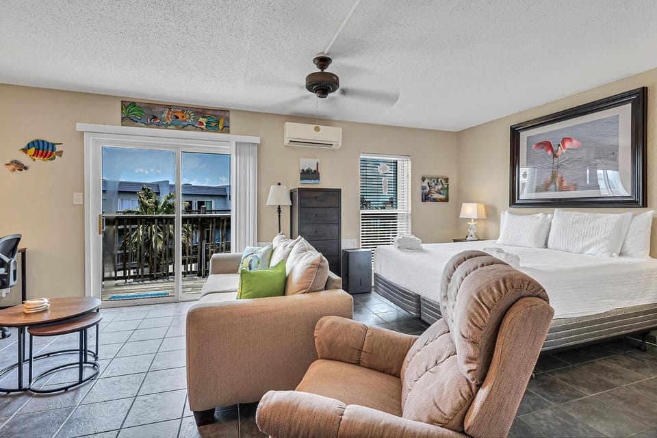 Bed, Balcony/Terrace, Living room, Seating area, Bedroom, furniture, air conditioner