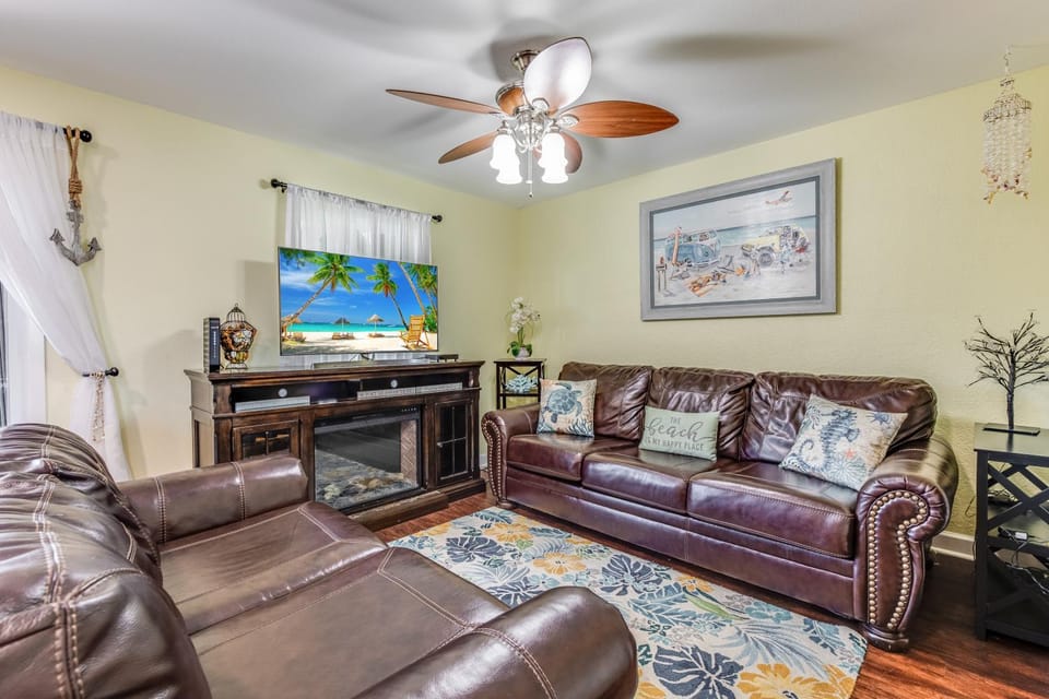 TV and multimedia, Living room, Seating area, furniture