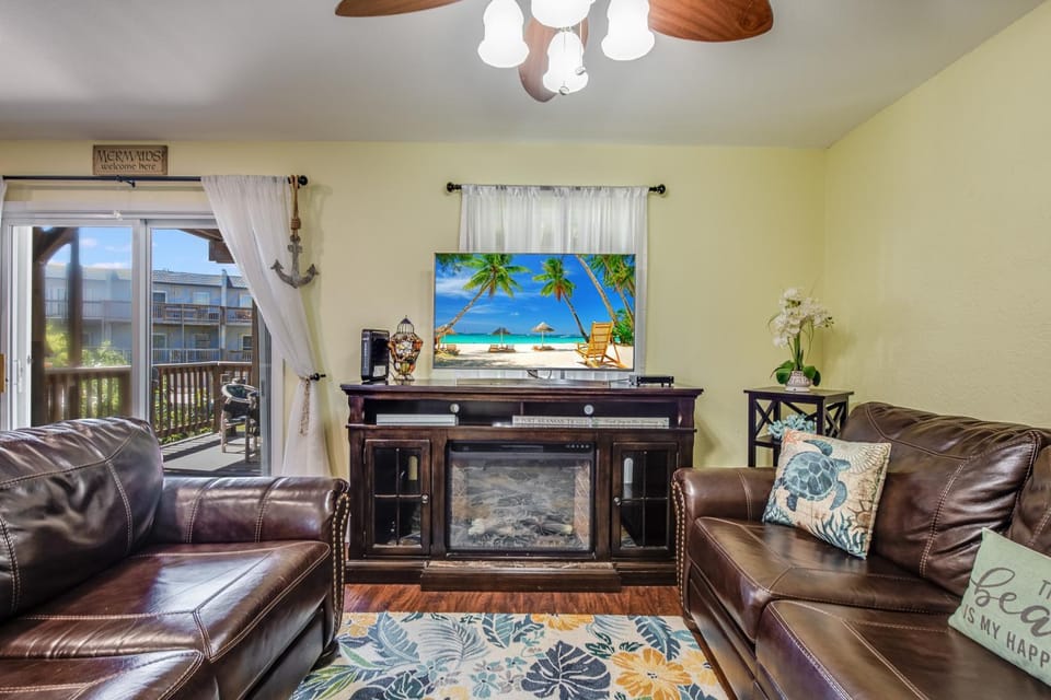 TV and multimedia, Balcony/Terrace, Living room, Seating area, fireplace, furniture