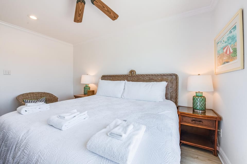 Bed, Bedroom, furniture, towels