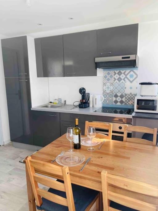 Coffee/tea facilities, Kitchen or kitchenette, Dining area, minibar, pet friendly, stove, toaster