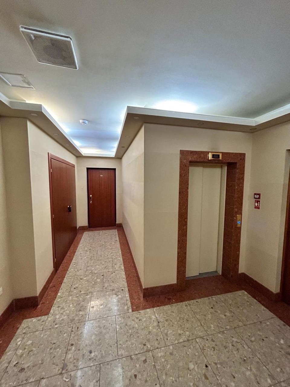 Facade/entrance, elevator