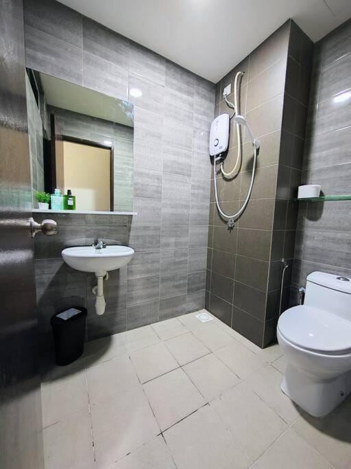 Symphony Tower 3BR High Floor 100mbps Wi-Fi Netflix Apartment in Negeri Sembilan, Malaysia