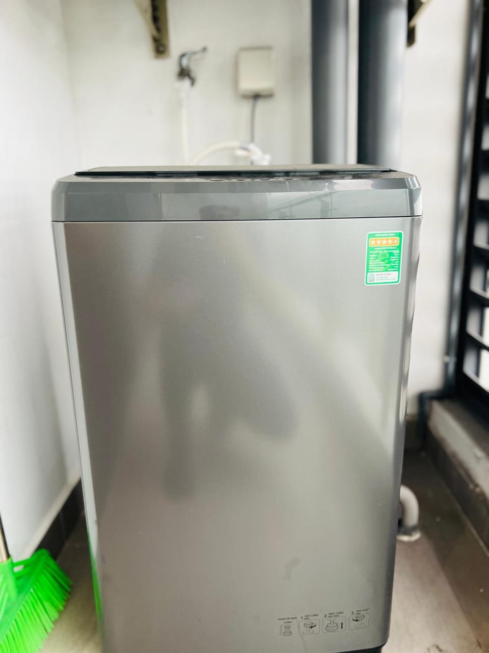 Kitchen or kitchenette, oven, washing machine, dryer