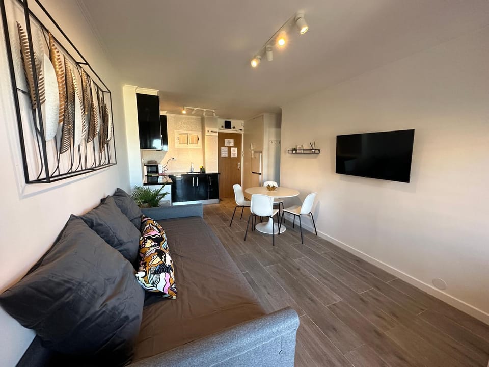 Communal lounge/ TV room, TV and multimedia, Living room