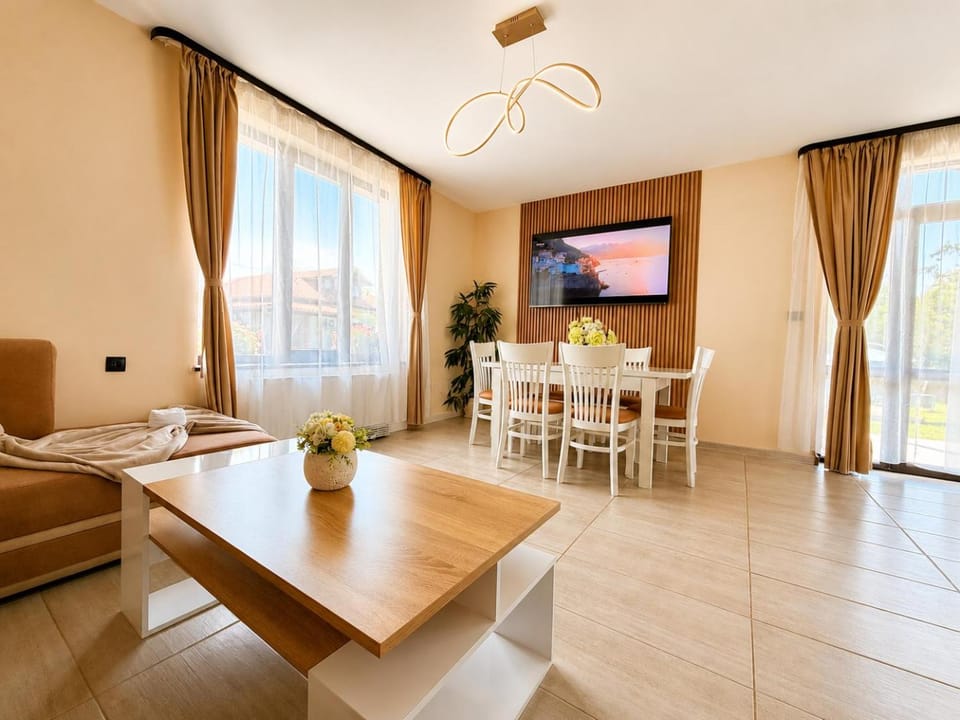 Property building, Communal lounge/ TV room, Living room, Area and facilities