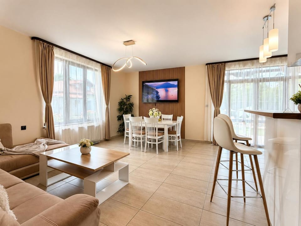 Property building, Communal lounge/ TV room, Living room, air conditioner