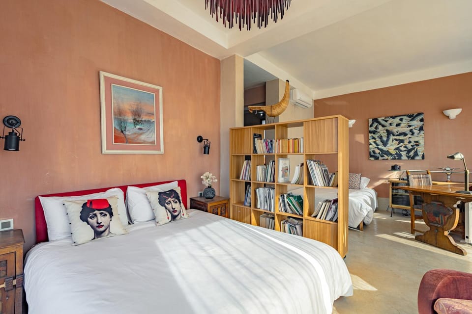 Photo of the whole room, Bedroom