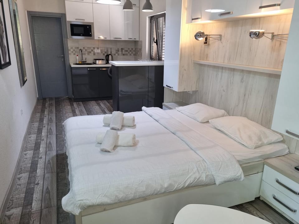 Tur 2 Dobrota Apartment in Dobrota