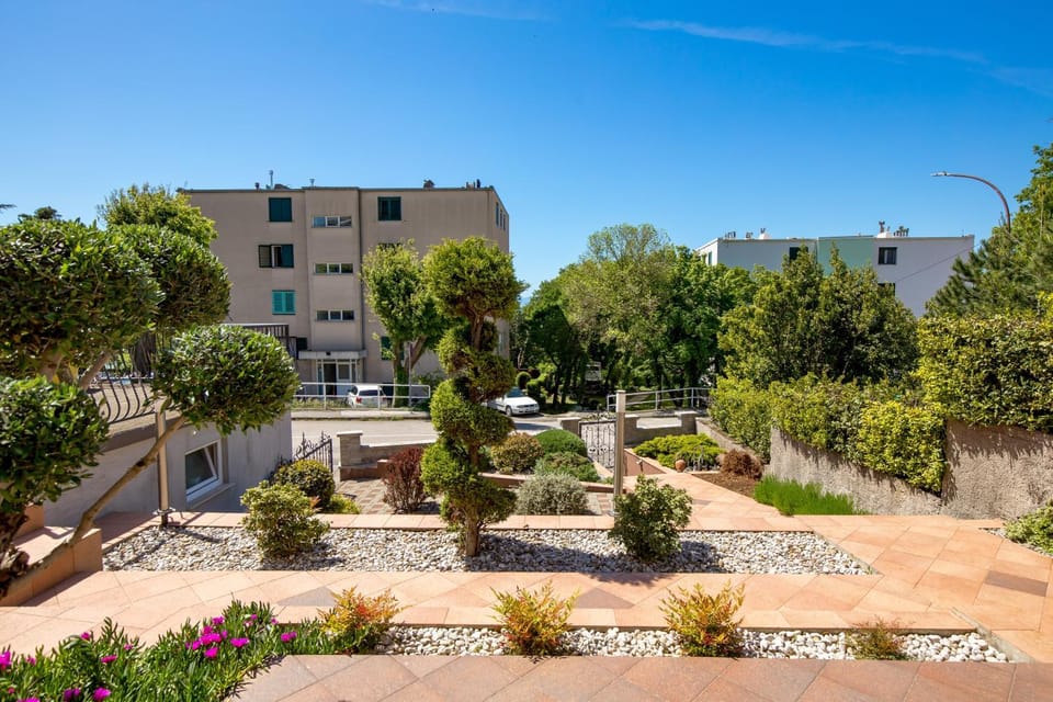 Garden, Garden view