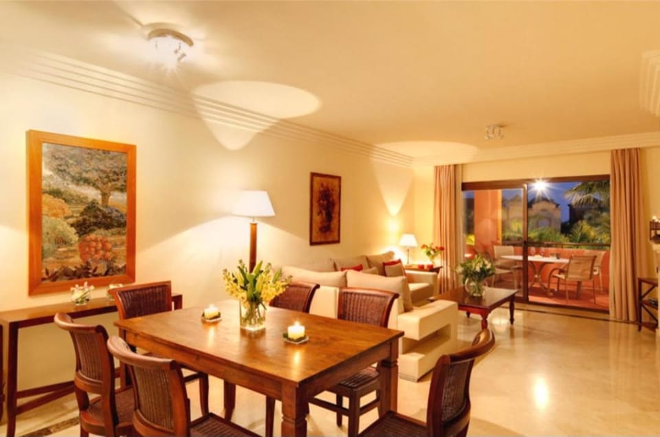 Living room, Dining area