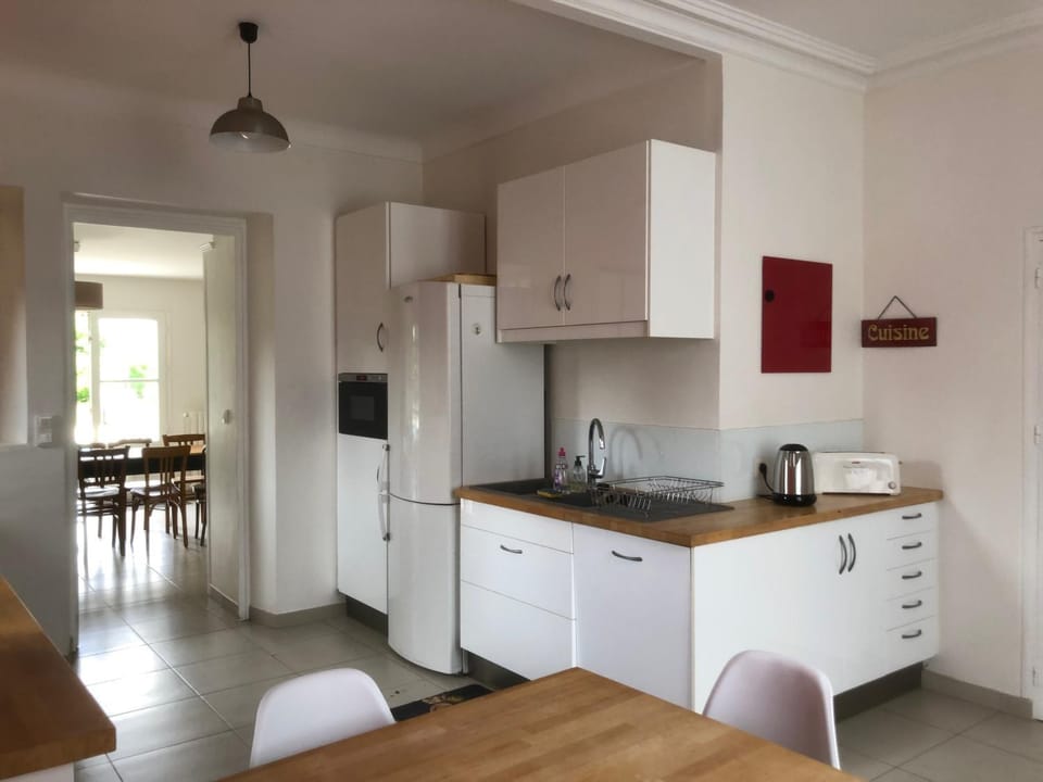 Kitchen or kitchenette, kitchen