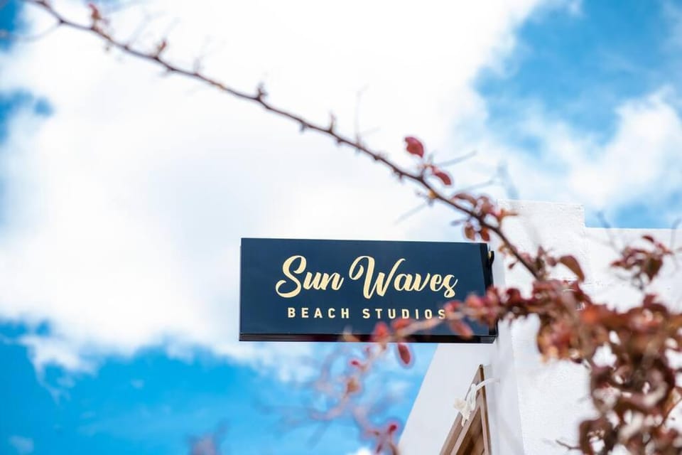 Day, Property logo or sign, Logo/Certificate/Sign, Street view