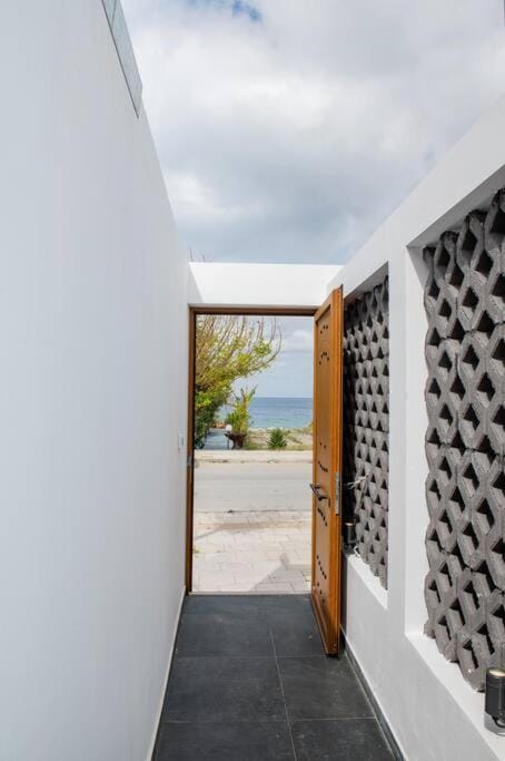 Facade/entrance, Day