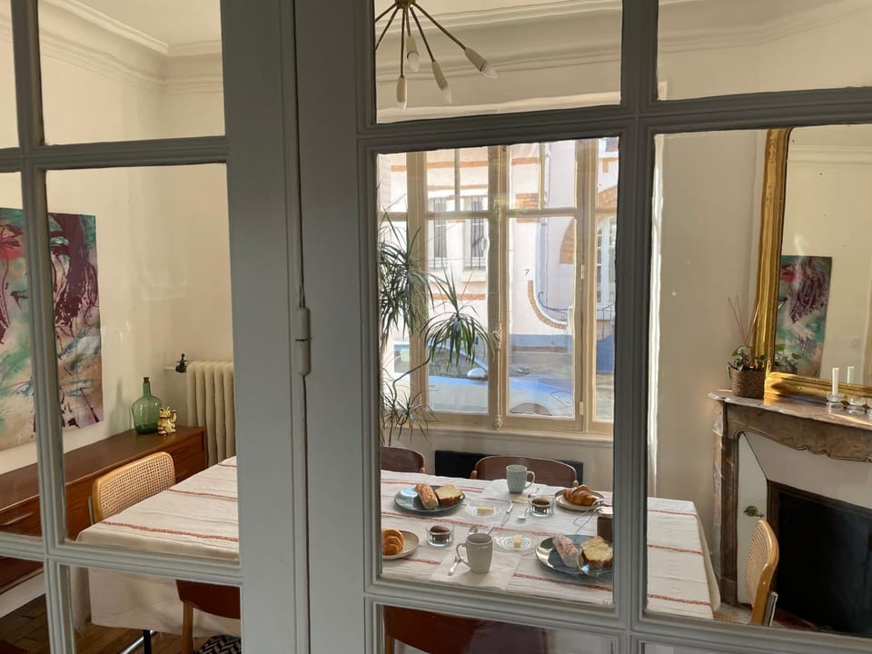 Chambre dans maison de caractère 3 min gare et tram, proche centre ville Vacation rental in Le Mans