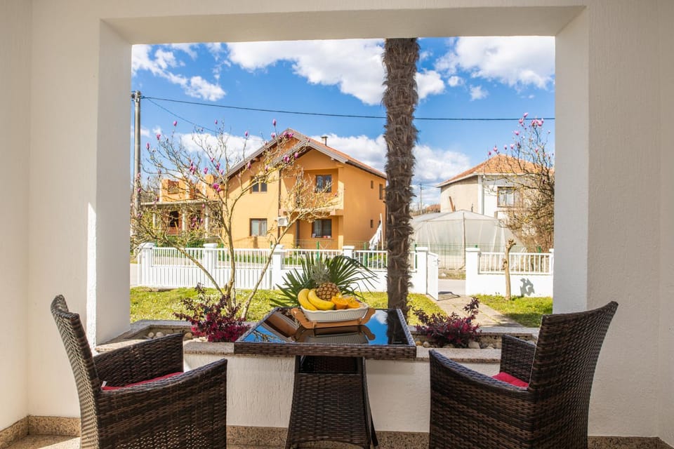 Balcony/Terrace, Garden view