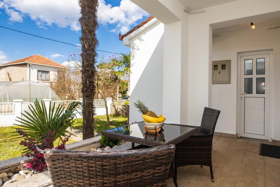 View (from property/room), Balcony/Terrace, Seating area, Garden view