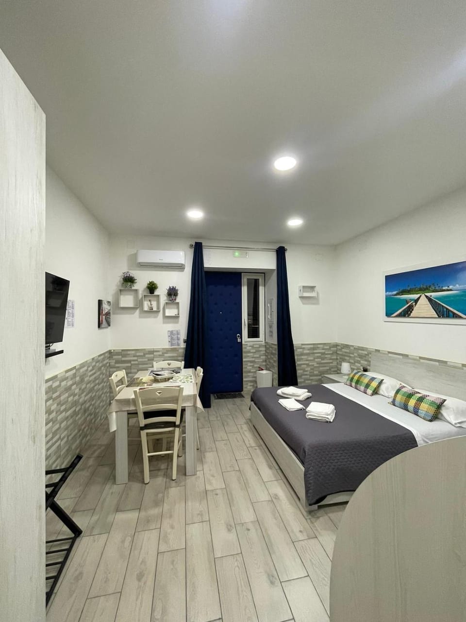Bed, towels, air conditioner, air conditioner