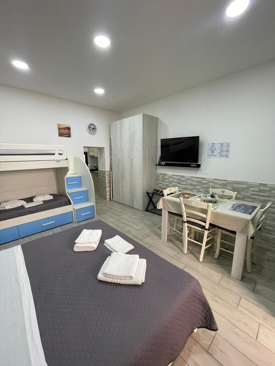 Bed, TV and multimedia, bunk bed, wardrobe