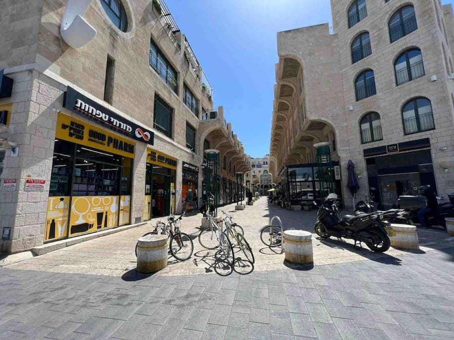 Neighbourhood, Cycling, Street view