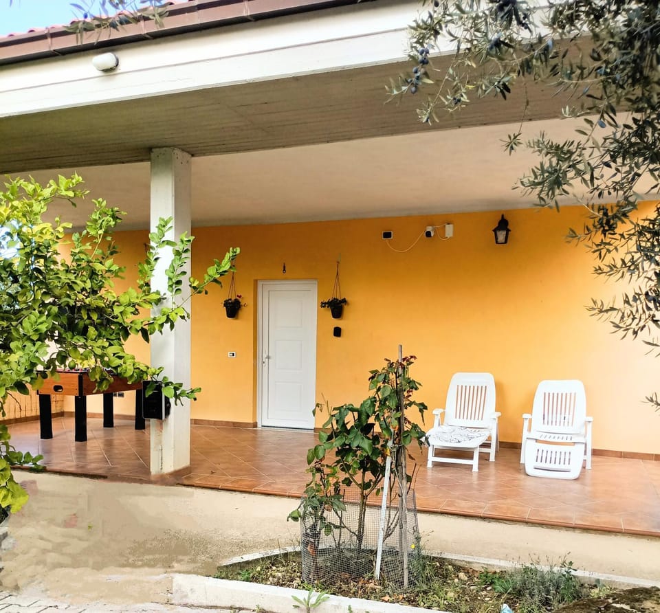 Patio, Facade/entrance